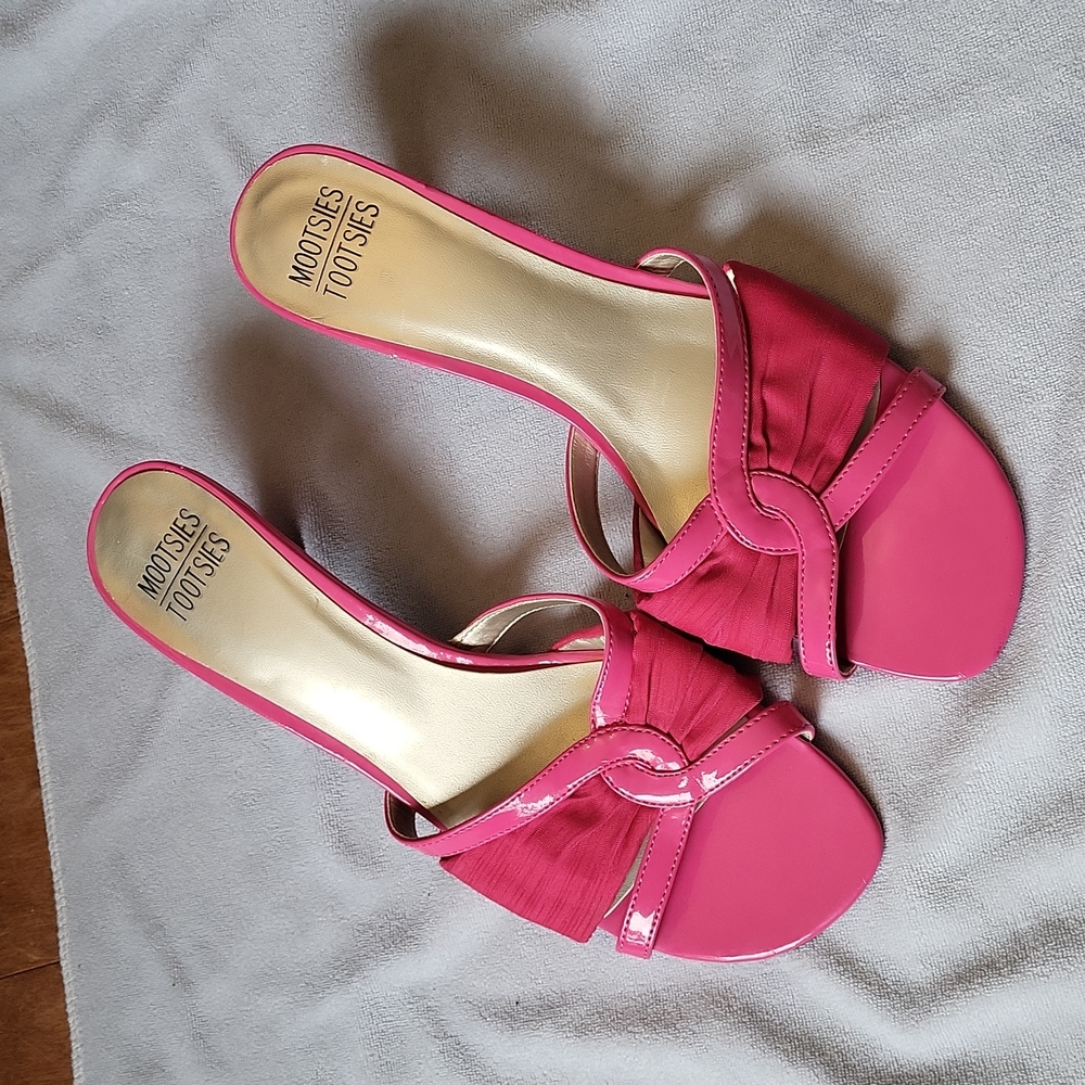 Mootsies Tootsies Women's Pink Slides. Excellent Condition.  Size 10M.